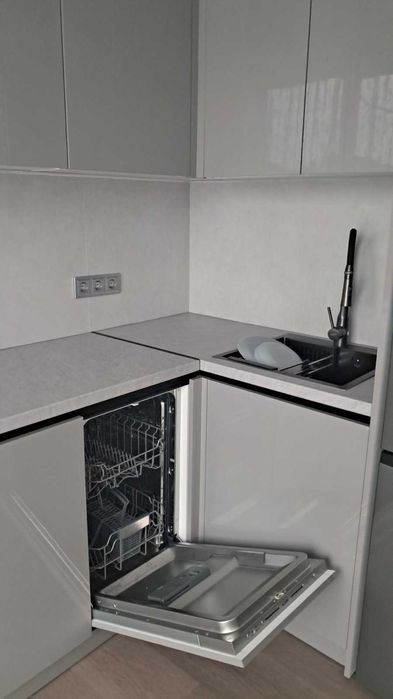 Оренда центр Коновальця