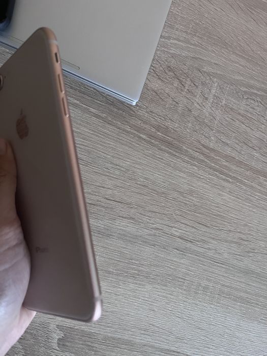 Iphone 8+ uzywany bez jakichkolwiek rys 64gb