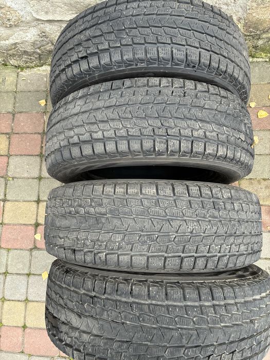 Зимові шини 225х65х17. Б/У. Yokohama.