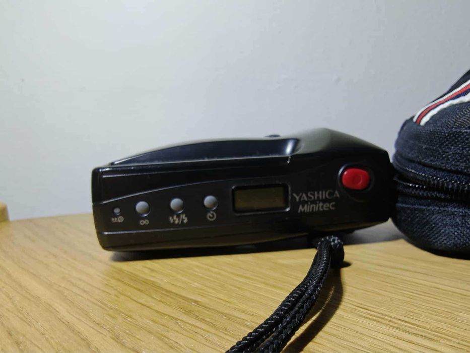 Aparat analogowy Yashica Minitec AF