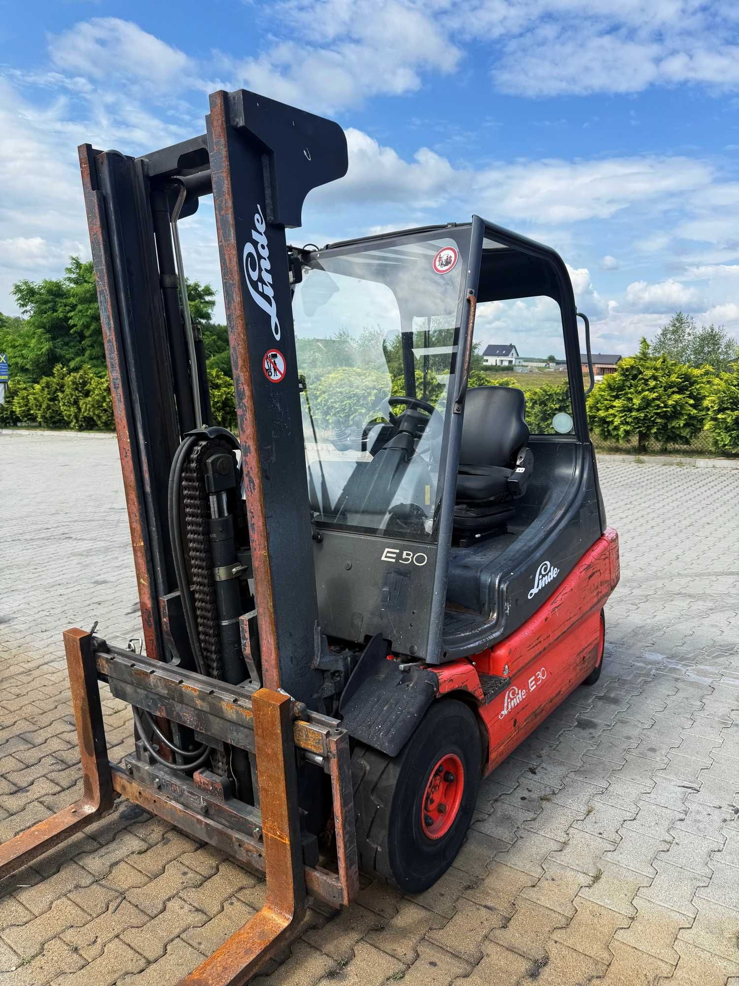 wózek widłowy elektryczny LINDE E30 wolny skok przesuw boczny 3000kg