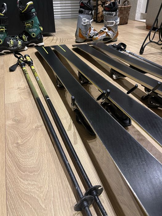 Skis + botas + bastões (cada conjunto) como novo