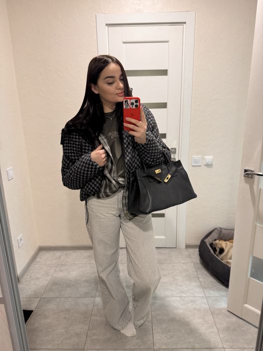 Курточка розмір підійде як на м так і на л