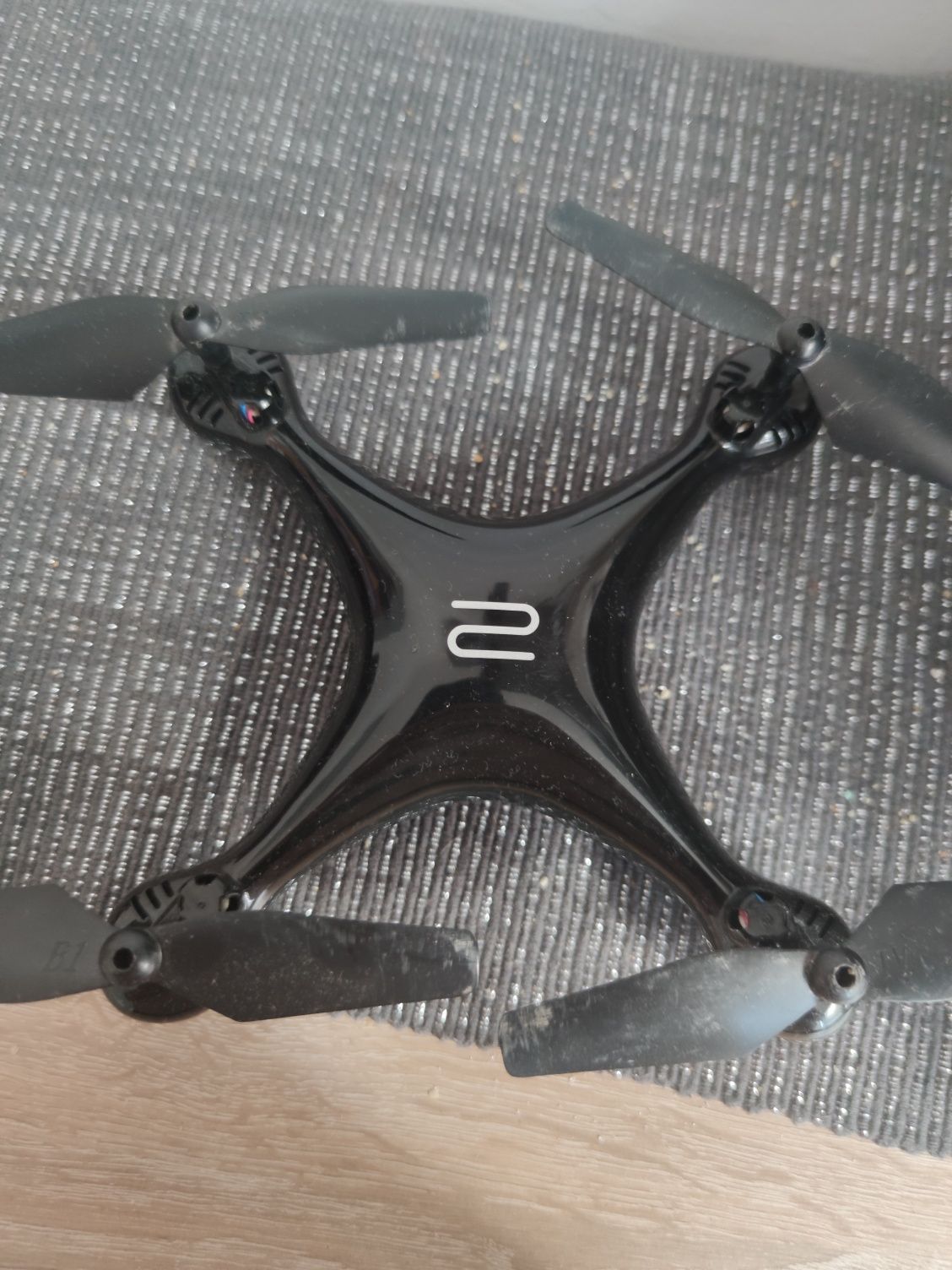 Dron 85 L czarny