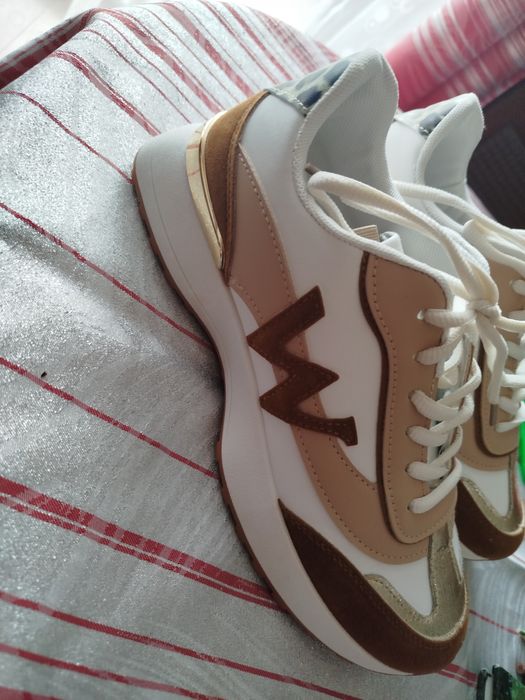 Sprzedam piękne buty sportowe