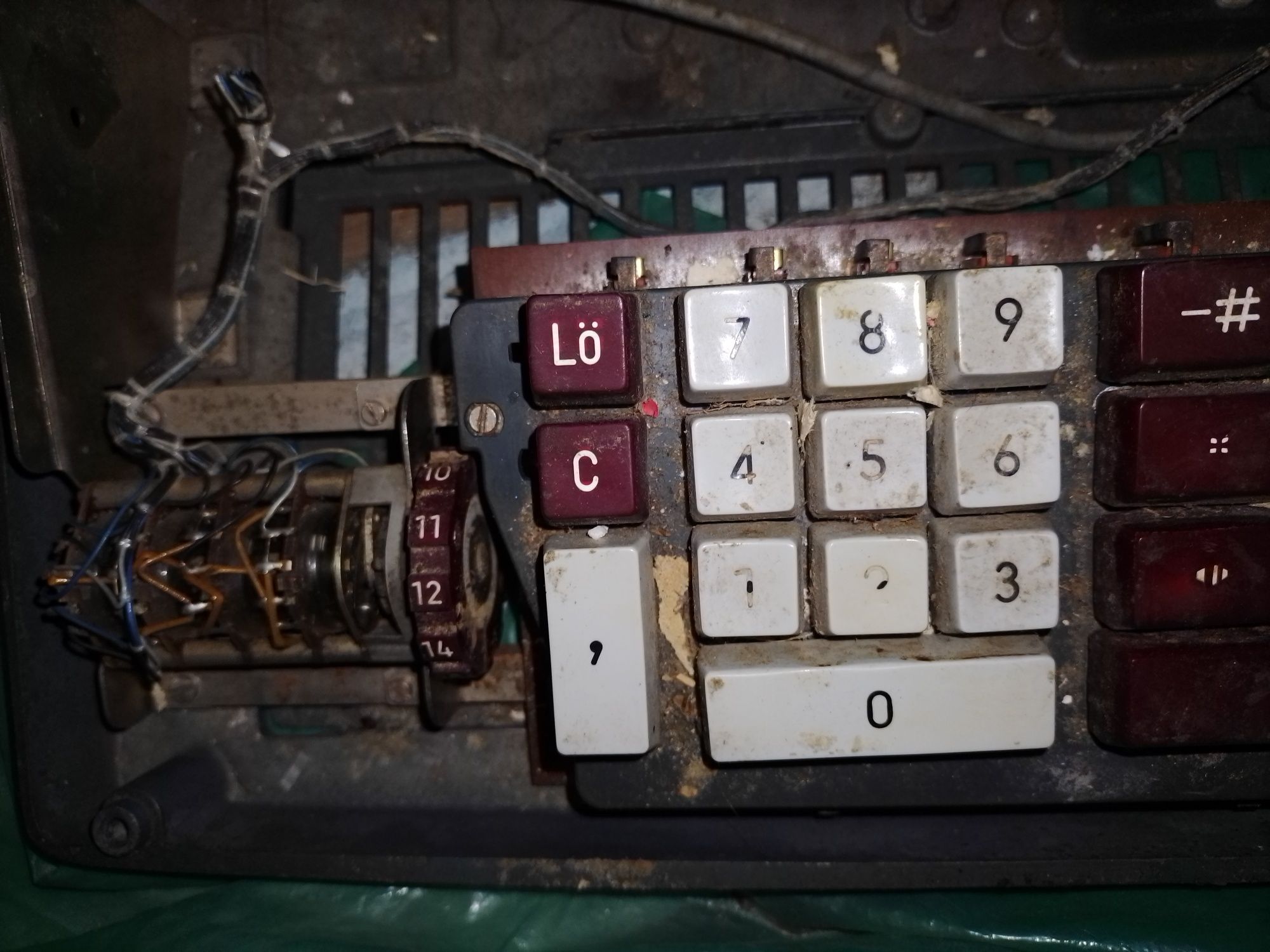 Деталі з калькулятора Soemtron-220 (Зоемтро)