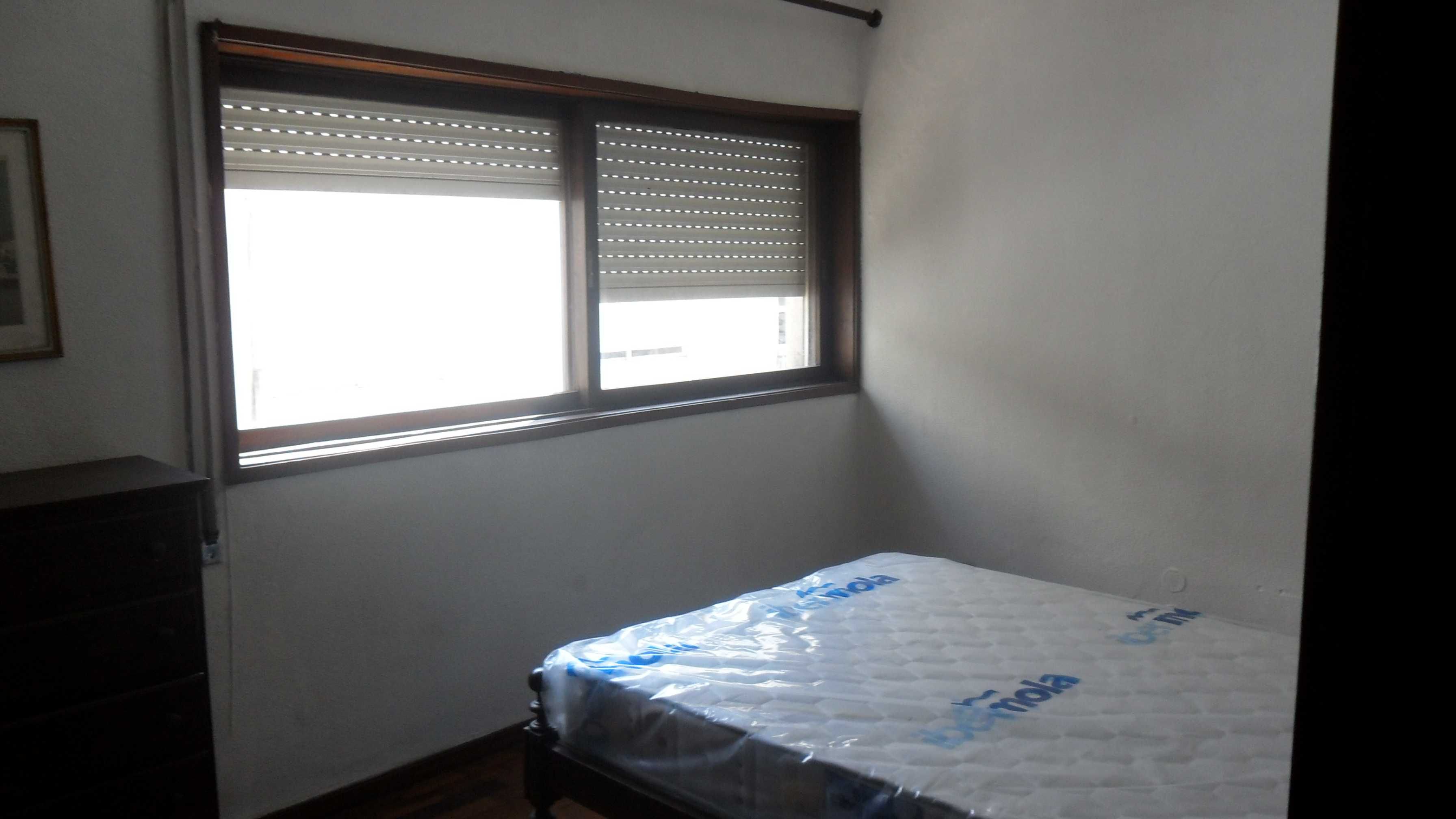 apartamento t1+1 na rua Antero de Quental junto à Constituição,