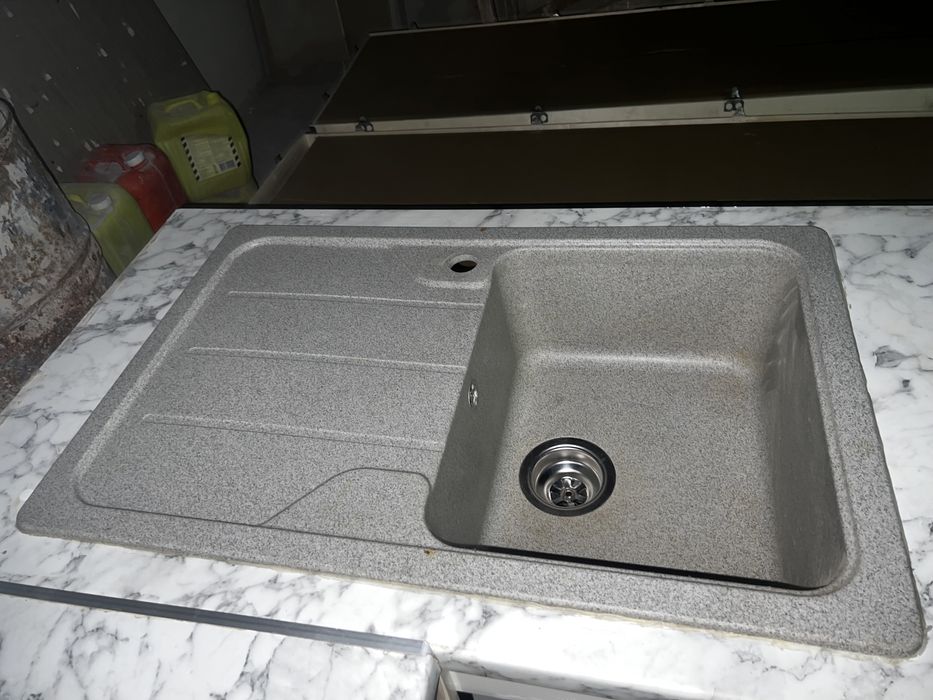 Продам кухню з мийкою та витяжкою