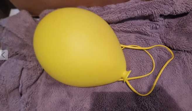 Lampka balonik IKEA w kolorze żółtym pokój dziecięcy