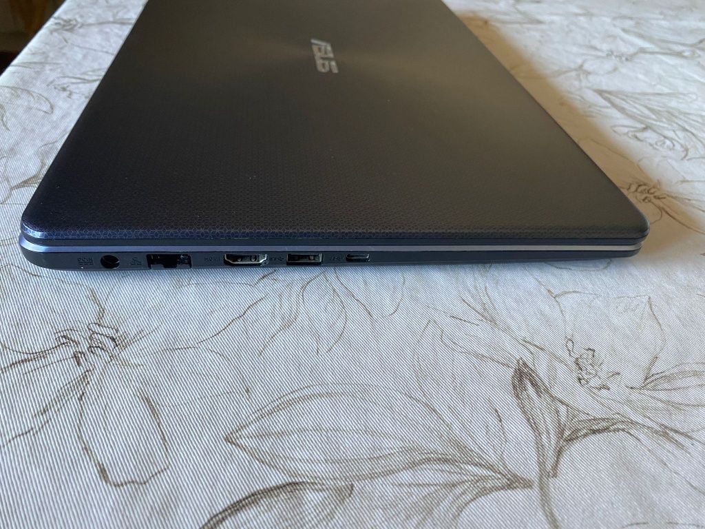 Asus VIVOBOOK S15  (Semi-novo)