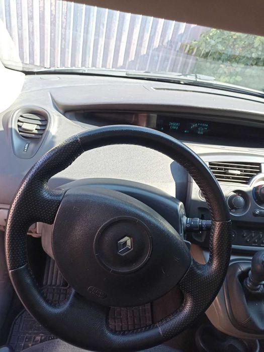 Рено Грант сценік