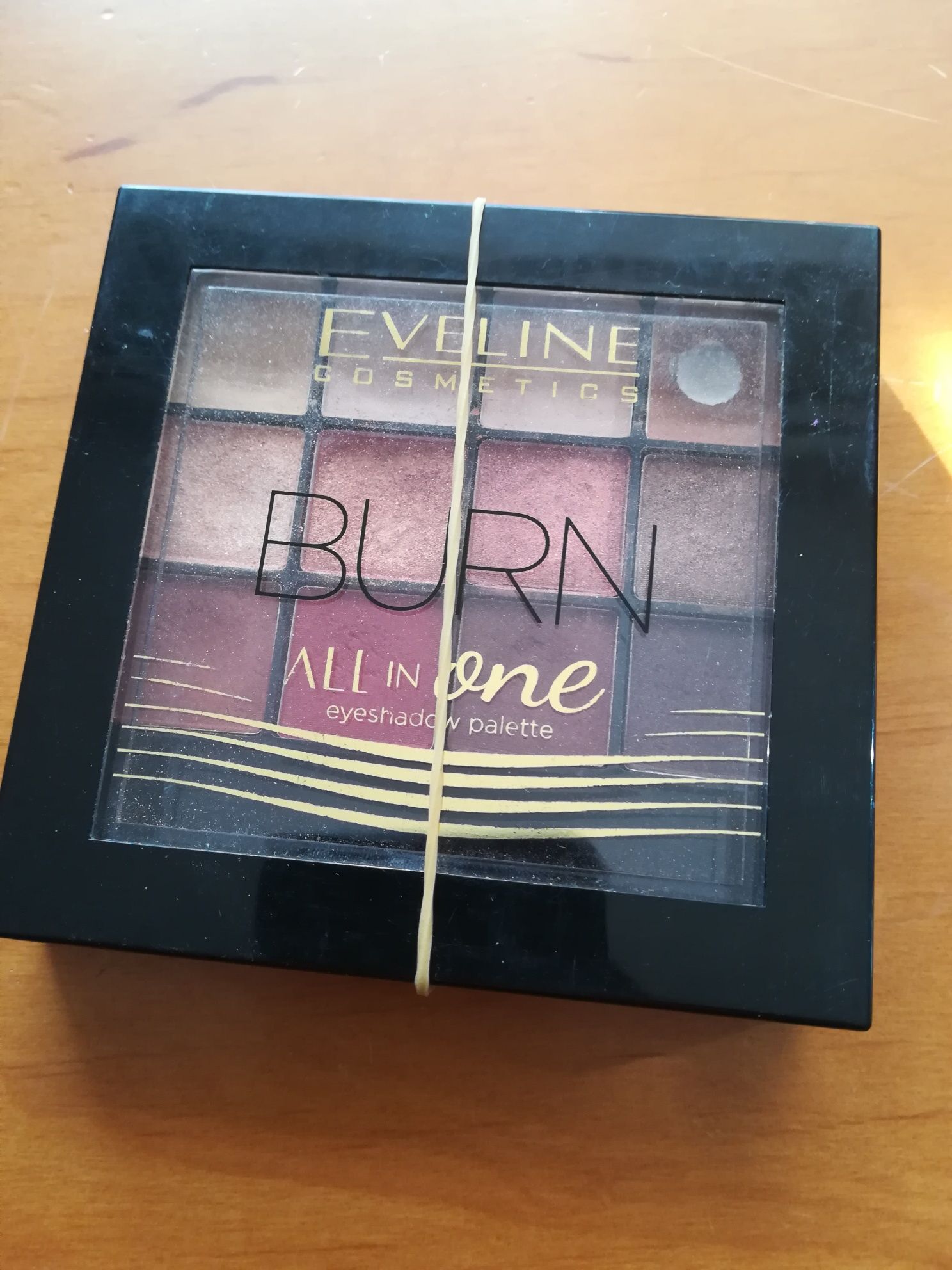 Paletka cieni do oczu Burn - Eveline Cosmetics