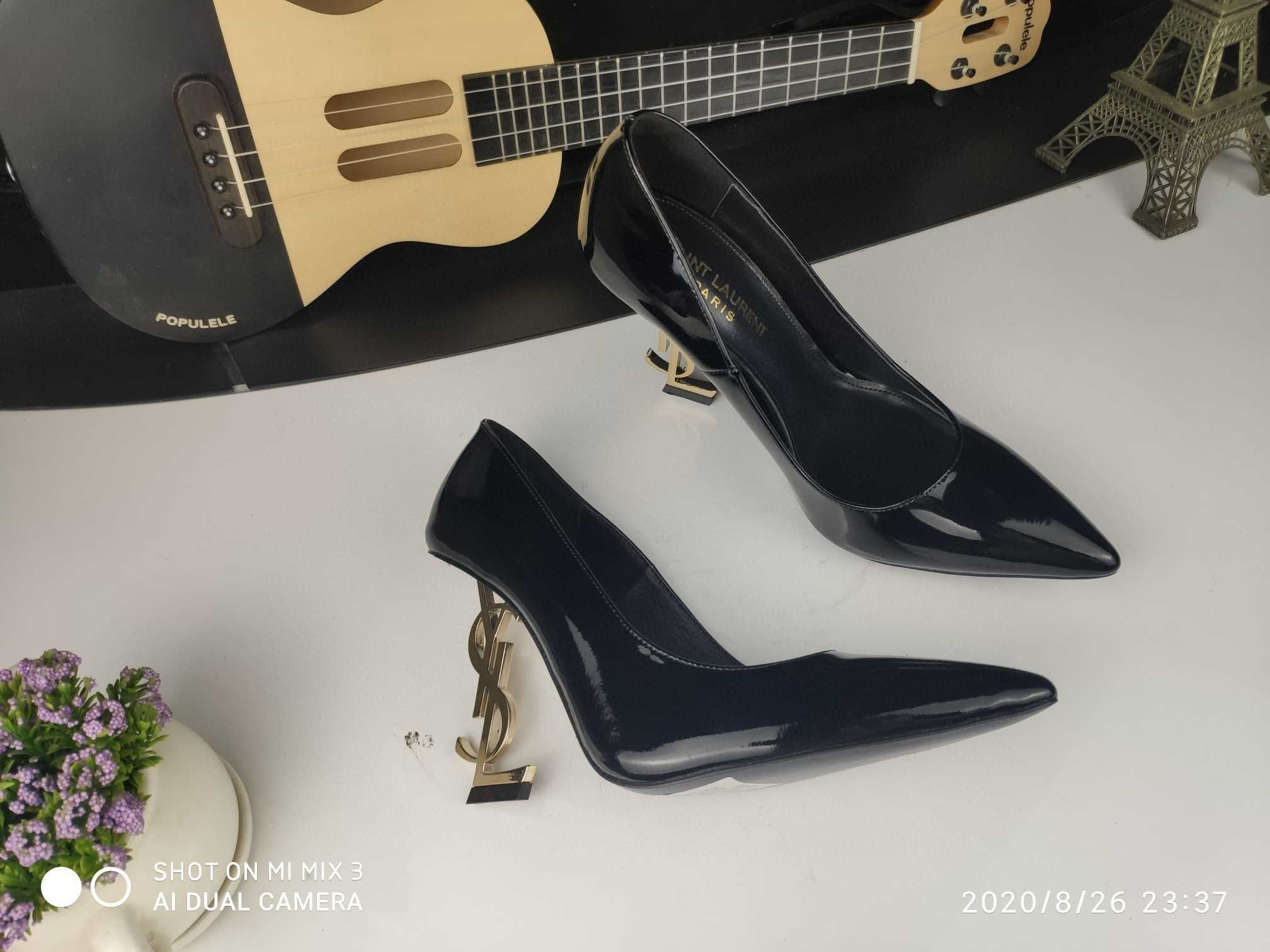 Nowe YSL Szpilki lakierowane od reki