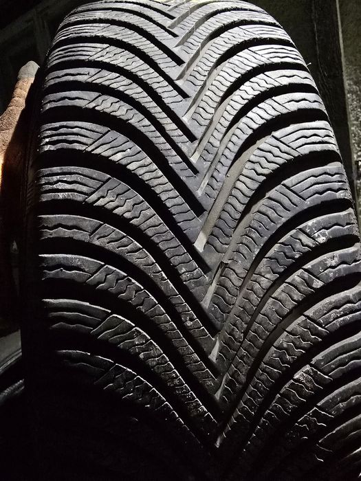 205/50R17 Michelin Alpin 5