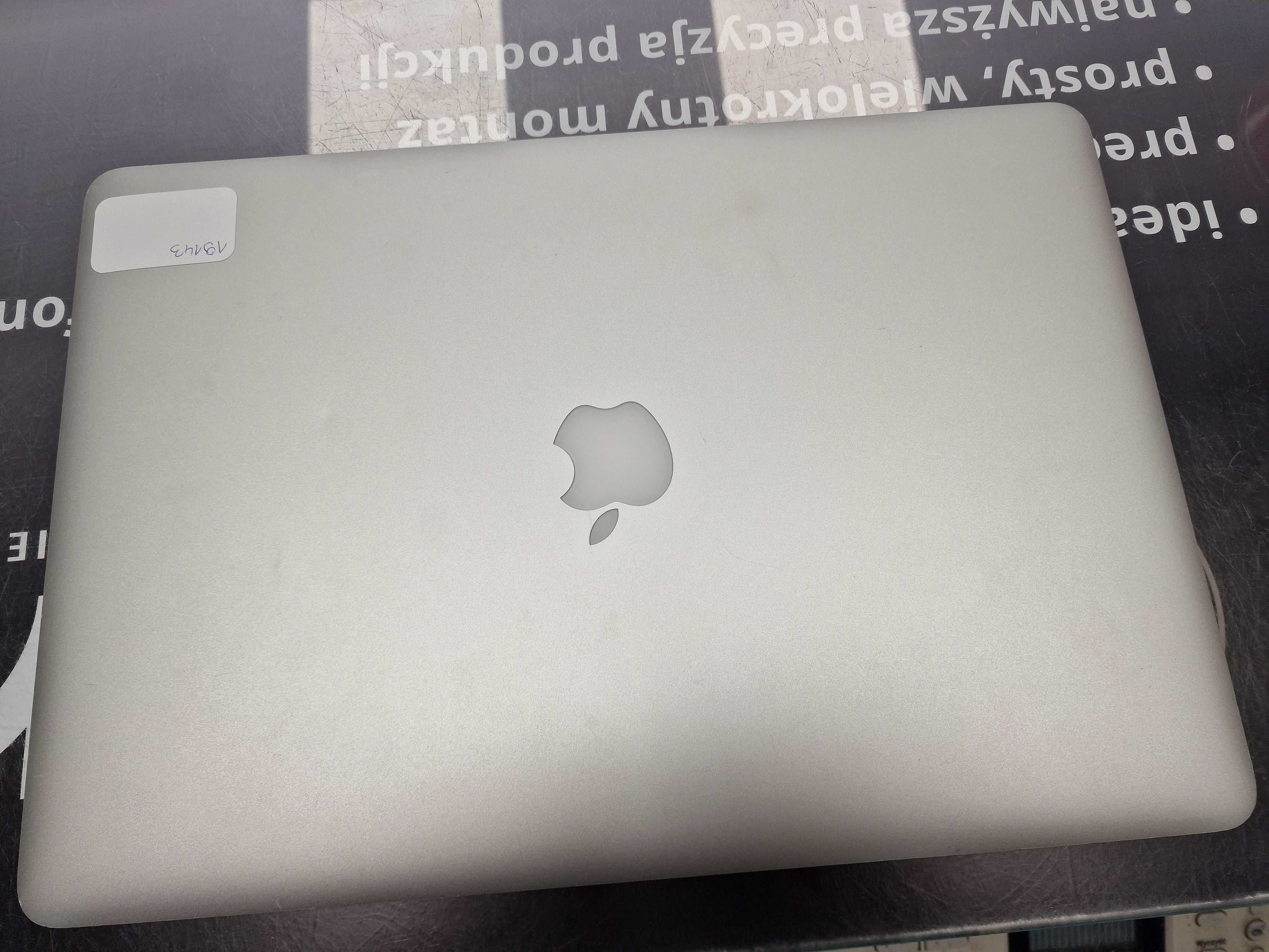 Macbook PRO 15 2015/ i7 2.50 GHz/ 16GB/ 256GB/ R9 M370X 2GB/ 159 cykli