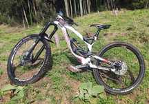 YT tues 2.0 pro edition Roda 27,5