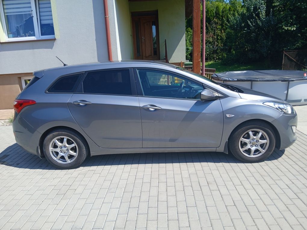 Sprzedam Hyundai i30 combi 2013 rok