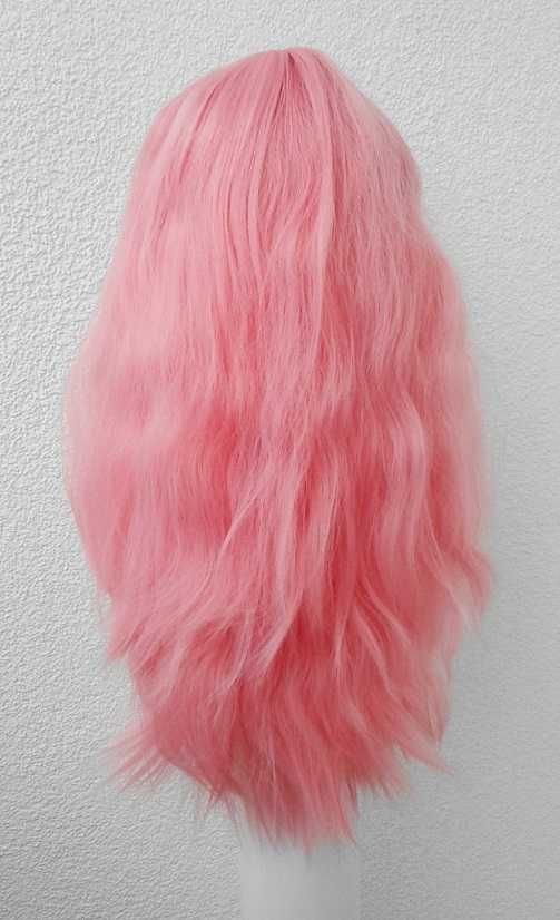 Różowa falowana peruka z grzywką karbowana cosplay wig