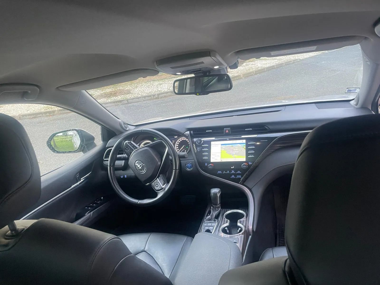 Toyota Camry 2.5 Hybrid Luxury