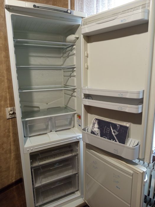 Холодильник Indesit