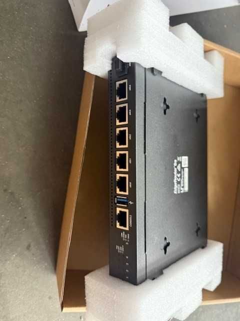 Ubiquity ER-6P Router