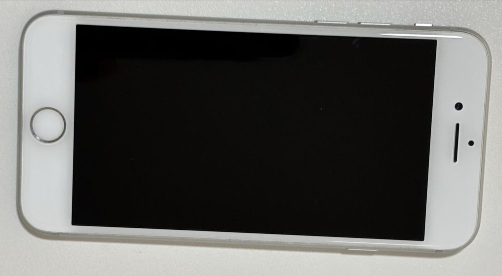 iPhone 8   64GB/2GB Prateado
