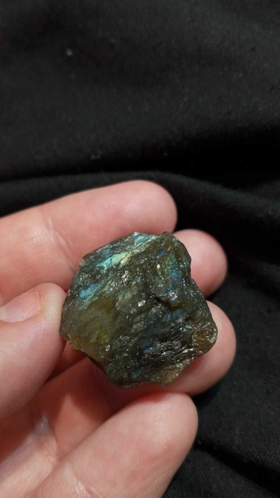 Необработанный камень лабрадорит