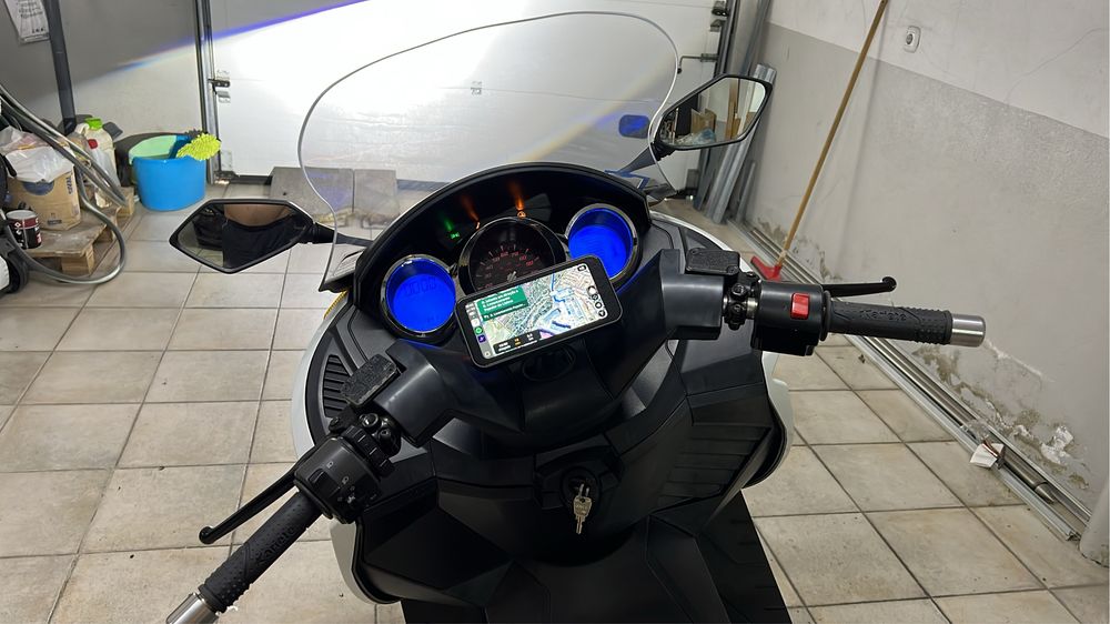 Vectrix VX1 com Carplay e TopCase