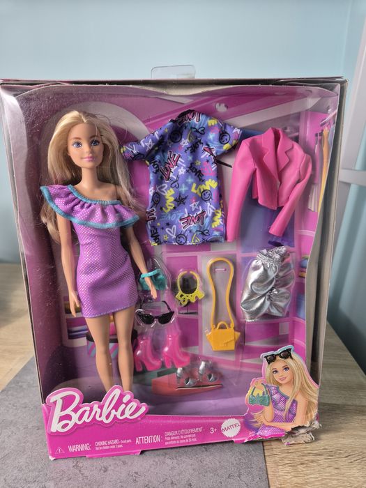 Nowa lalka Barbie Millie z zestawem ubranek hyt61 uszkodzone pudełko