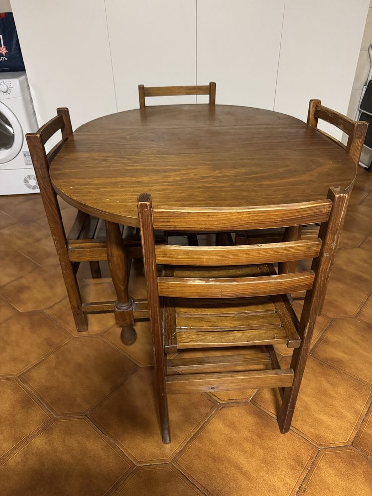 Mesa de cozinha com 4 cadeiras
