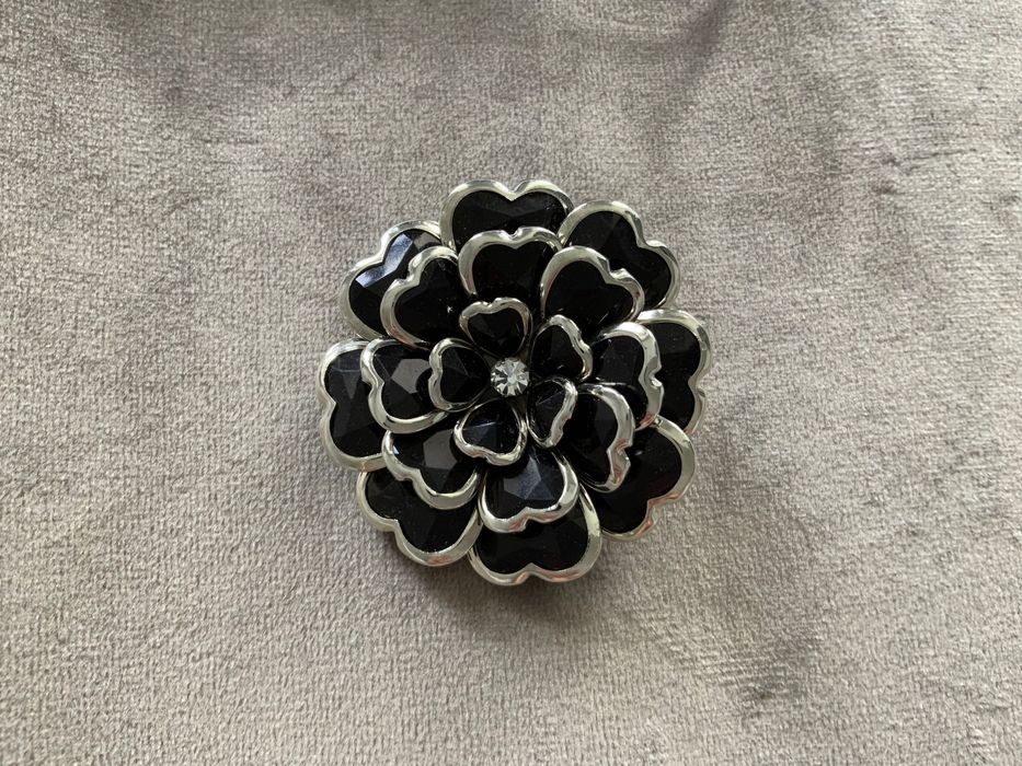 Нова фірмова брошка у стилі Сhanel