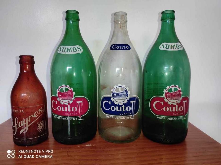 Conjunto de garrafas antigas