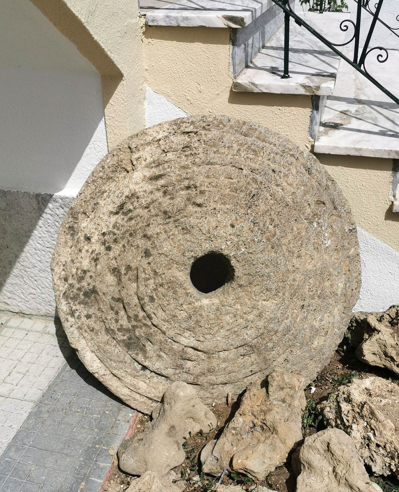 Pedra Mó de moinho, ideal para decoração de jardim