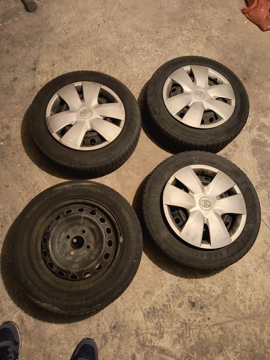 Felgi z oponami zimowymi 165/70/R14 z Toyota Yaris II