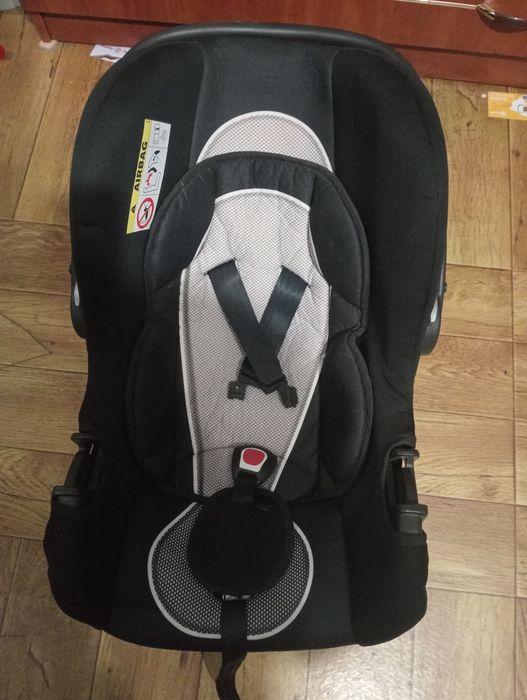 Автокрісло, автолюлька.