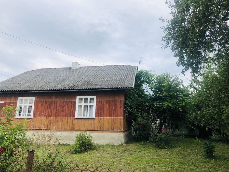 Продаж будинку з приватною територією