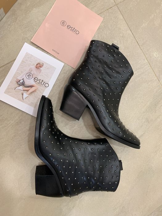 Казаки, ковбойки, черевики ESTRO