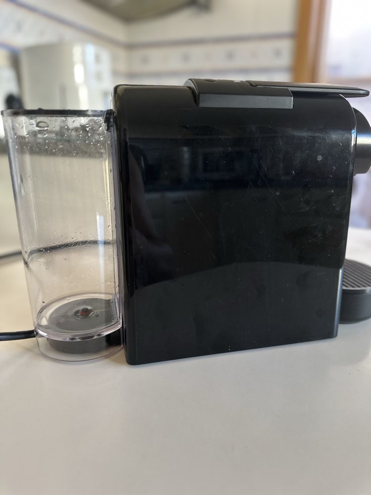 Maquina de cafe capsula nespresso delonghi