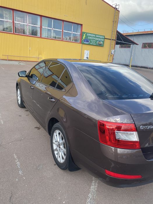 Продаж власного авто Skoda A7 (ліфтбек) 2013 року 1.4