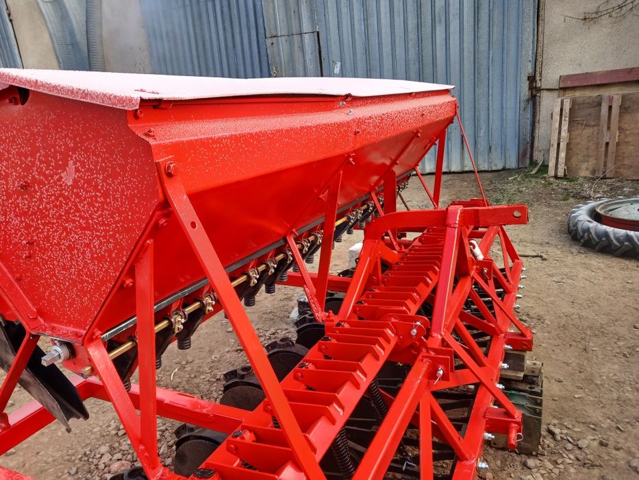 В наявності .Сівалка сз  2.7 навісна. На  18сошникі