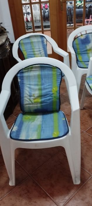 Cadeiras de jardim  4, com  almofada de encosto