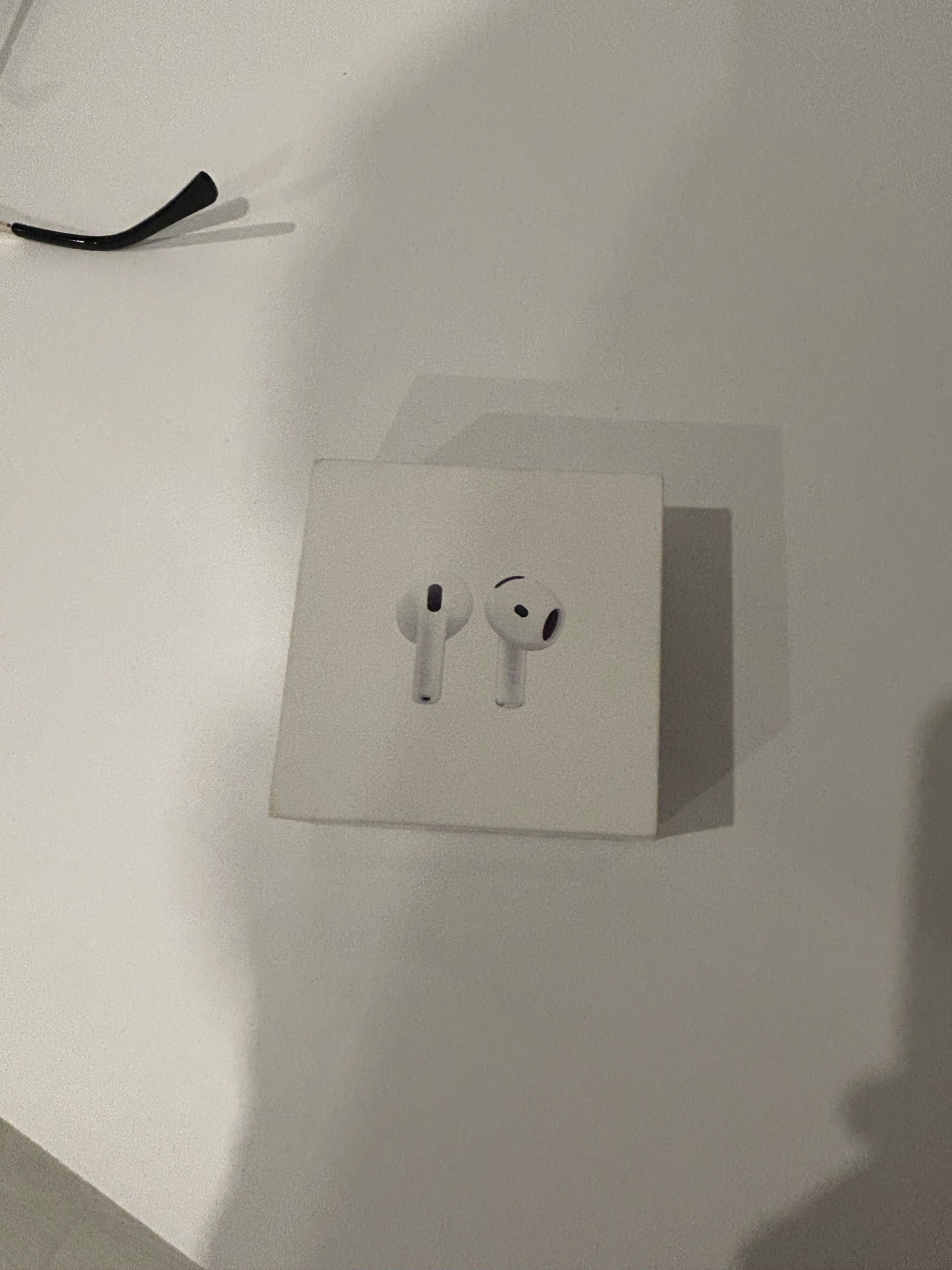 AirPods 4 como novos