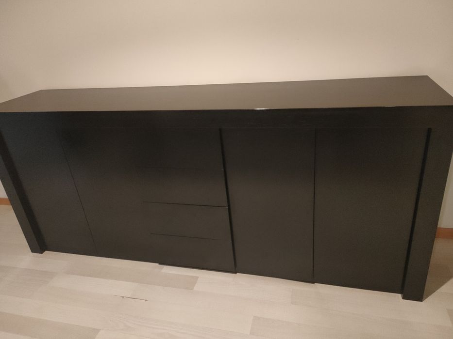 Aparador preto grande