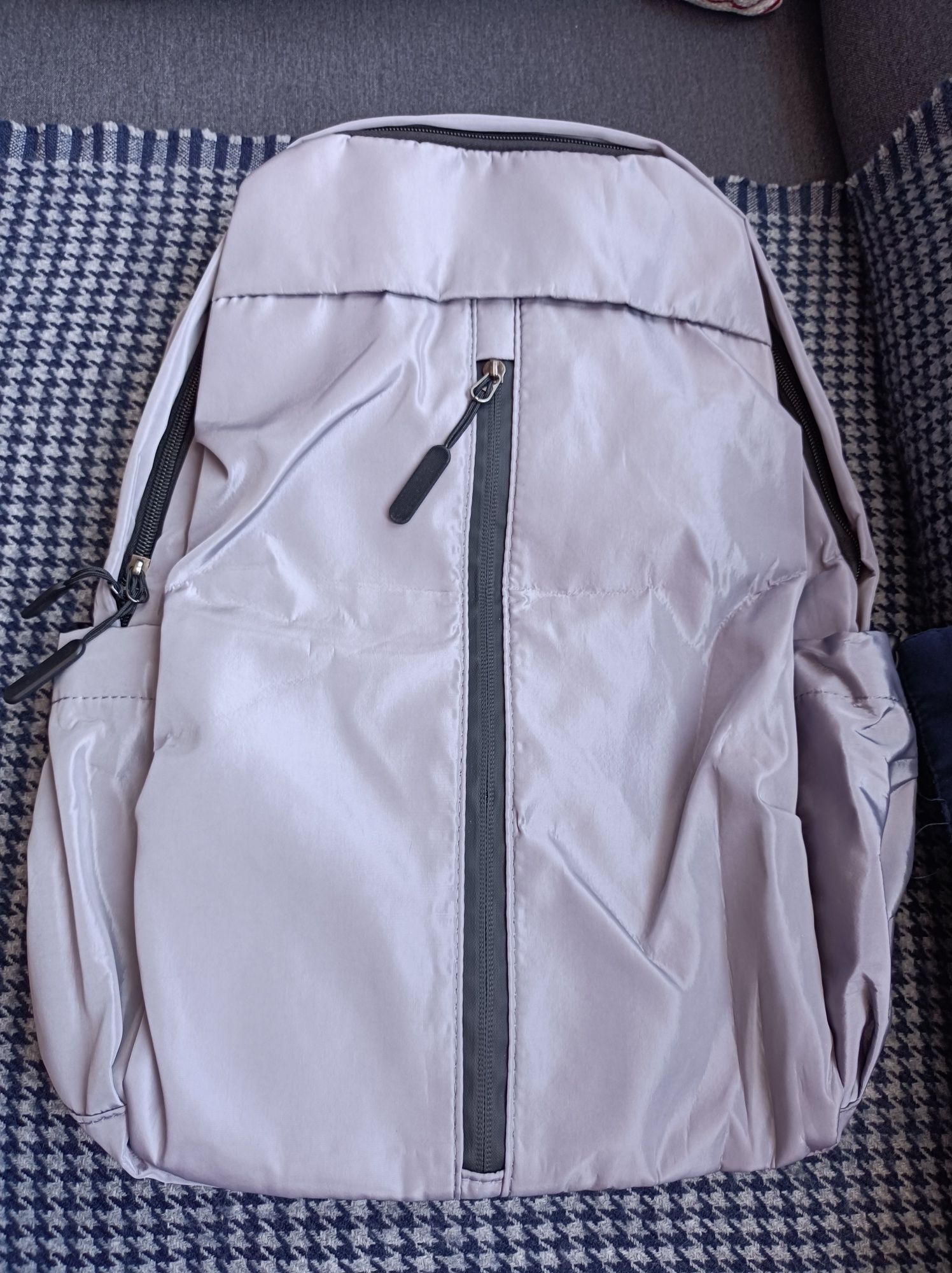 Mochila cinza nova