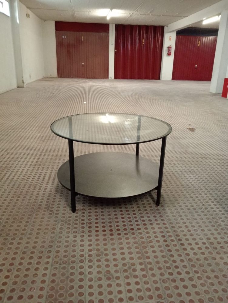 Mesa de centro com tampo em vidro