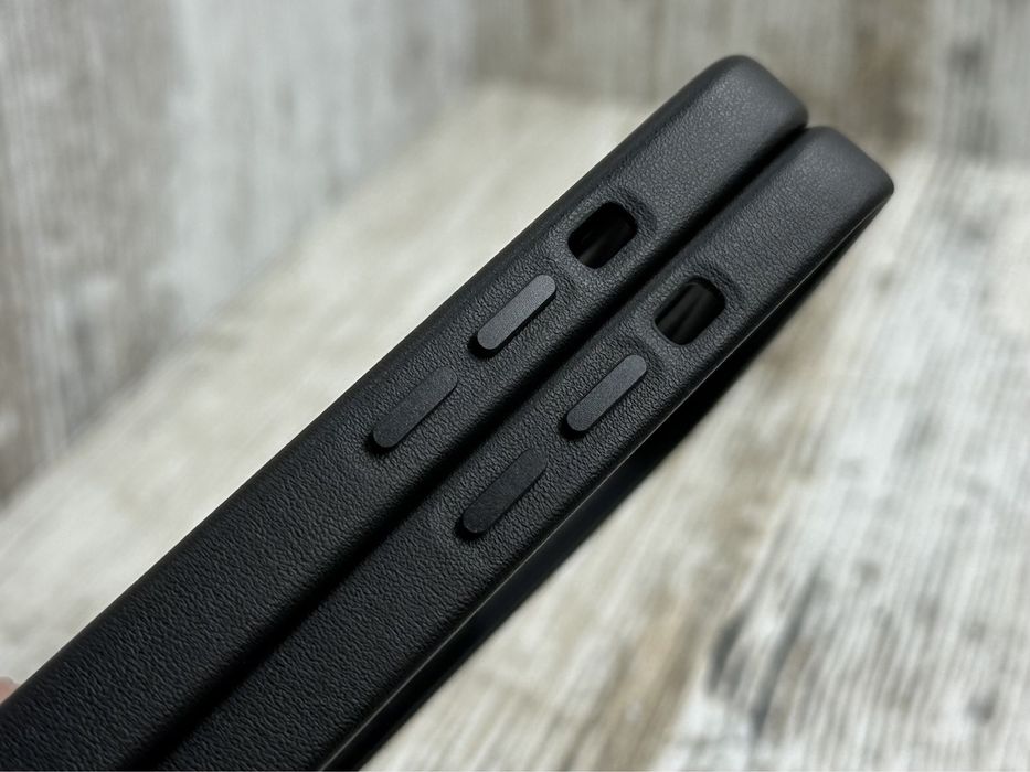 Чехол кожа Leather Case MagSafe на iPhone 13 Pro. Анимация