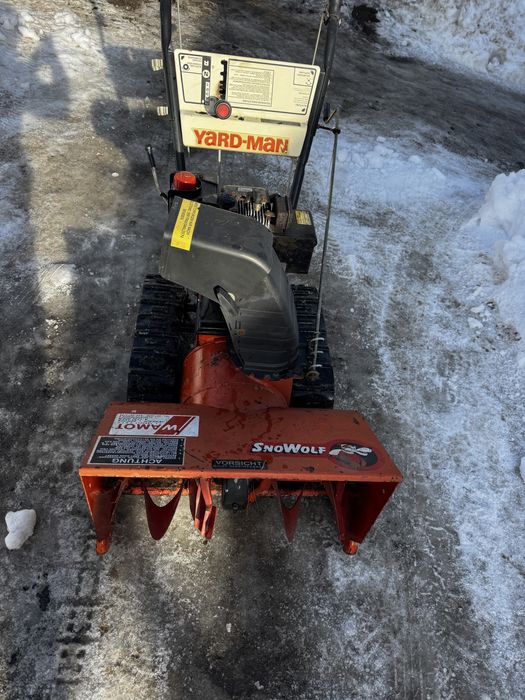 Odśnieżarka spalinowa na gąsienicach wirnikowa pług do sniegu yard man