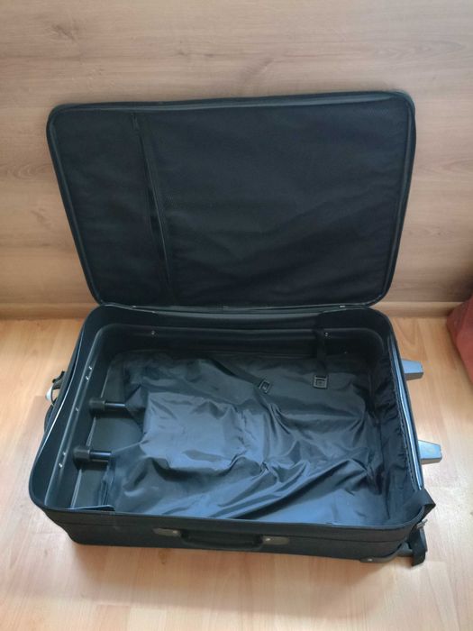 Велика валіза Rome в дуже гарному стані