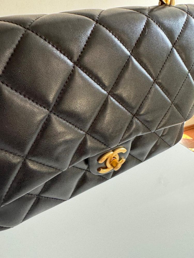 Na sprzedaż: Luksusowa torebka Chanel 19 w rozmiarze małym