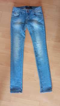 Jeansy ZARA r.34 niebieskie, prosta nogawka biodrówki pas 76 cm